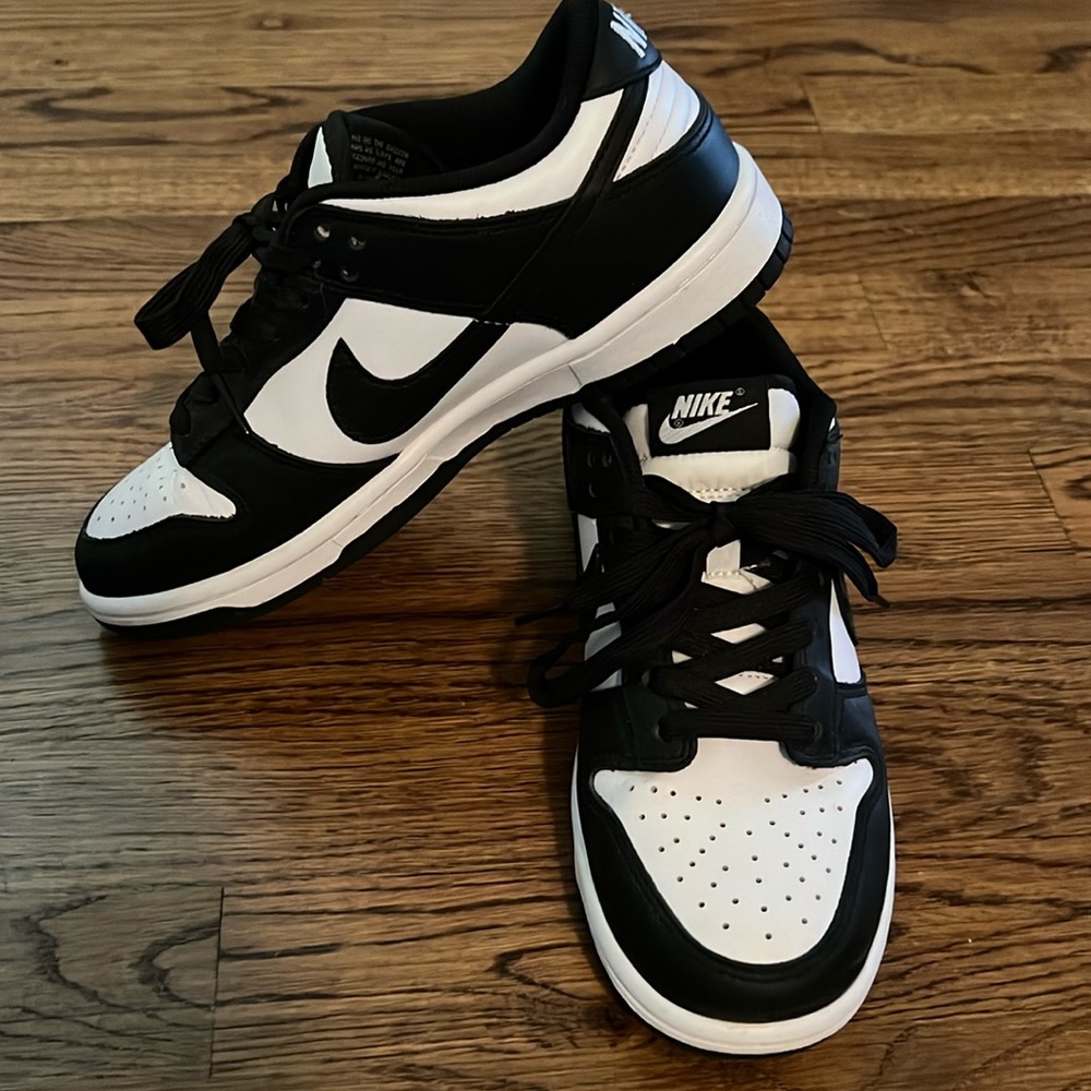 Women’s Nike panda low dunks size 7